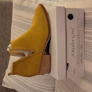 A Rider Girl Avery Snake lemon Booties 10 women's